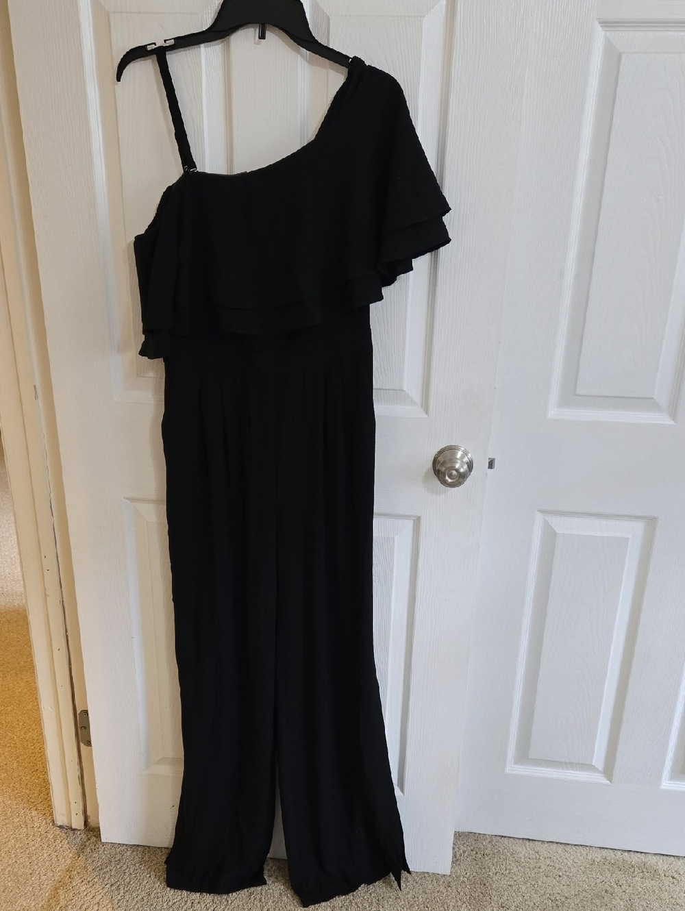 Vince Camuto Black One-Shoulder Ruffle Jumpsuit Size 8
